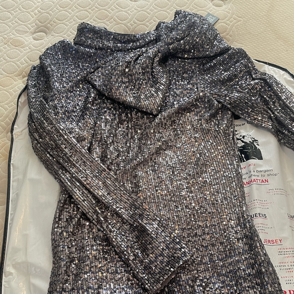 NWT size 4 Badgley Mischka silver gradient sequin cocktail dress